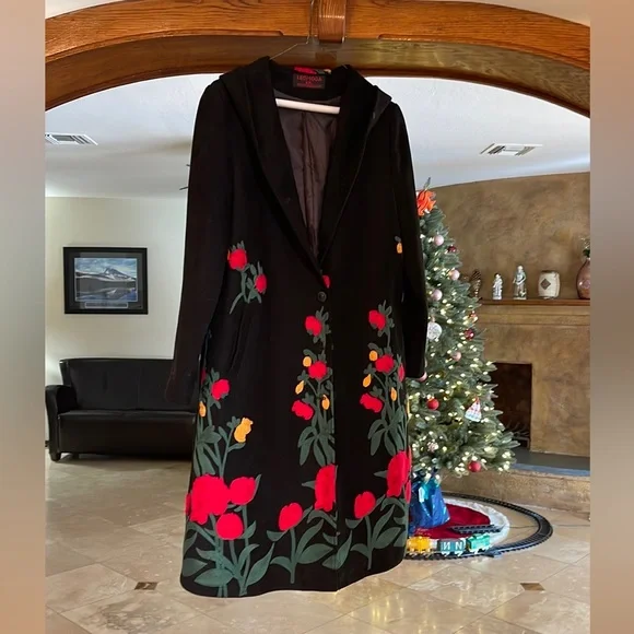 green emerald velvet dress Sky en rose oversized coat